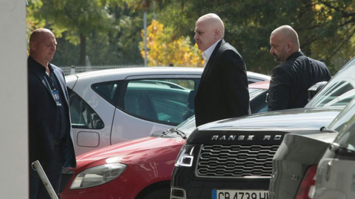 Поименно е посочен само Делян Пеевски Близо денонощие след налагането